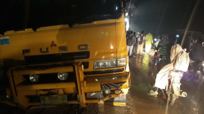 Lakalantas di Jalintim Pangkalan Kuras-Pangkalan Kerinci Sebabkan Kemacetan Puluhan Kilometer