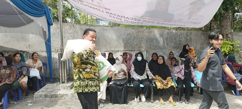Wakil Wali Kota Markarius Tinjau Penyaluran Bantuan Pangan Beras di Kecamatan Limapuluh