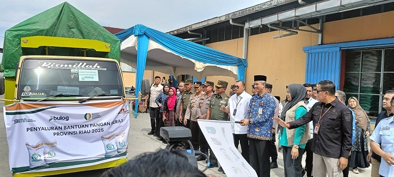 Perum Bulog Mulai Salurkan Bantuan Pangan Beras ke 15 Kabupaten Kota se Riau