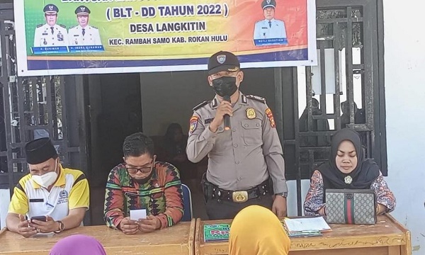 Kumpulkan Warga Desa Langkitin,  Babinkamtibmas Ingatkan Bahaya Karhutla
