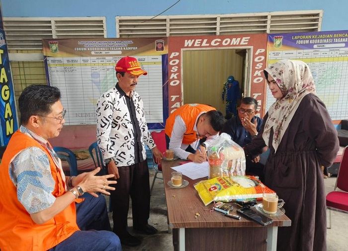 GAPKI Riau Serahkan 300 Paket Sembako untuk Warga Terdampak Banjir di Kampar