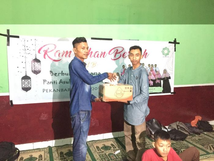 Mahasiswa Jurusan Hukum Ekonomi Syariah UIN Suska Riau Gelar Ramadhan Berbagi