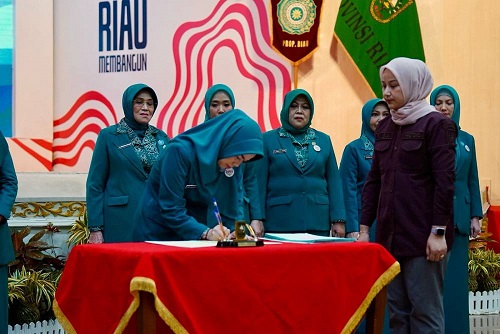 Resmi Dilantik Hj Leni Ramaini Sebagai Ketua TP PKK serta Ketua Pembina Posyandu Kota Dumai