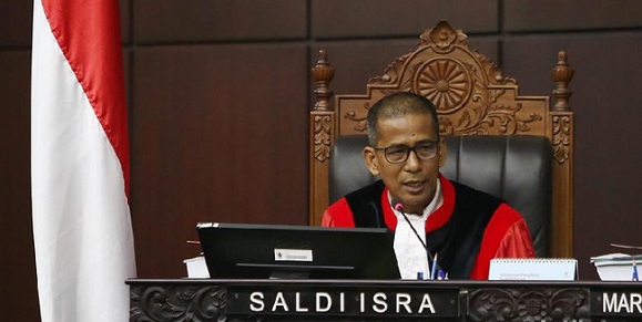 Soal Peran Moeldoko, Hakim MK Saldi Isra Sergah Saksi Tim Hukum 01: Mana yang Benar?