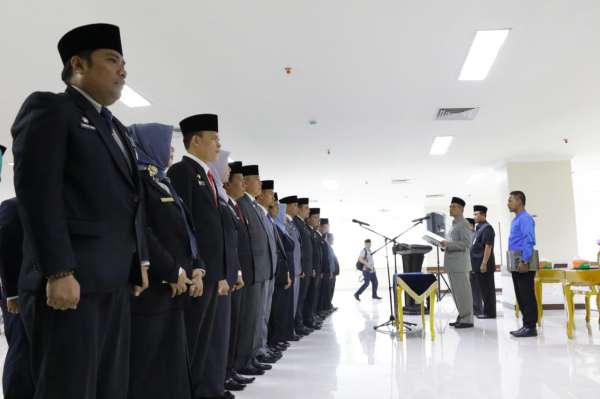 Wawako Lantik 6 PTP dan 28 Pejabat Pemko Pekanbaru