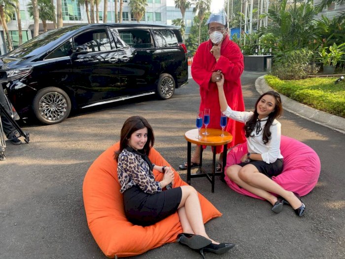 Hotman Paris Geram Dinyinyirin karena Dekat dengan Wanita Cantik, Netizen: Ganti Kijangmu dengan Lamborgini