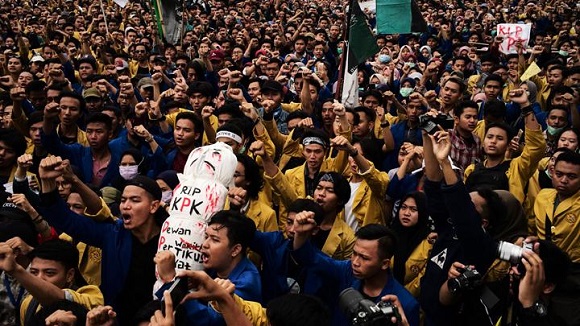 UU KPK Hasil Revisi  Mulai Berlaku, Besok BEM Seluruh Indonesia Demo di Depan Istana Presiden