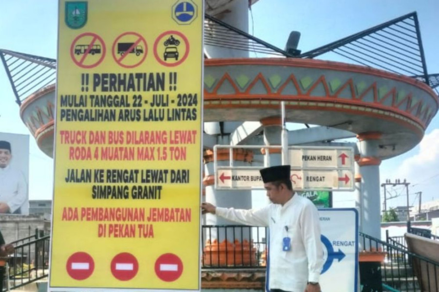 Perbaikan Jalan Abrasi di Desa Pekan Tua Inhil Dimulai, Kendaraan Besar Dialihkan