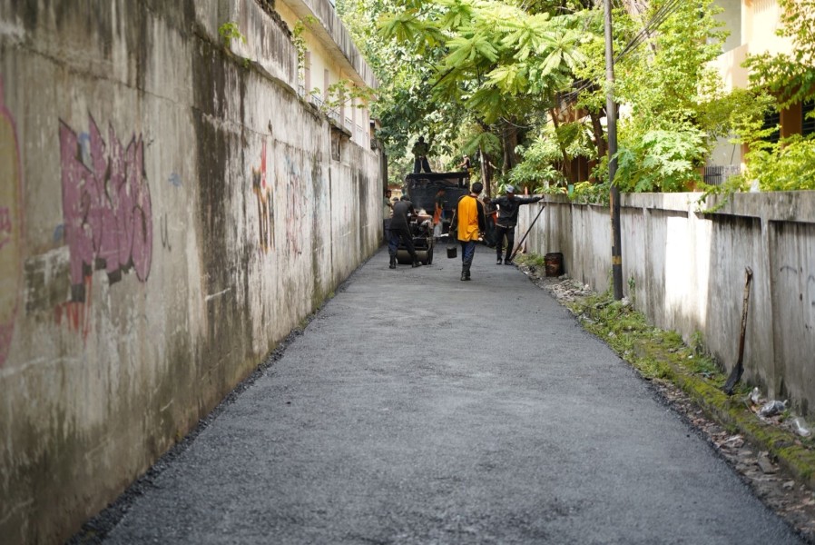PUPR Pekanbaru Aspal Jalan Penghubung Cut Nyak Dien - Pepaya