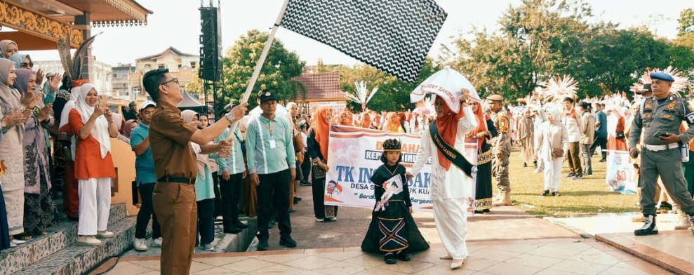 Pj Sekda Kuansing Lepas Pawai Karnaval Se- Kecamatan Kuantan Tengah