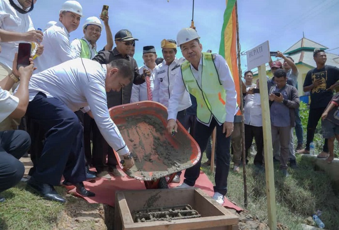 Jembatan Sinaboi Segara Di Bangun, Afrizal Sintong letakan Batu Pertama