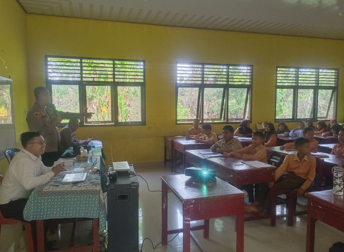 Antik Lancang Kuning, Kapolsek Rambah Hilir Beri Penyuluhan Bahaya Narkoba kepada Siswa