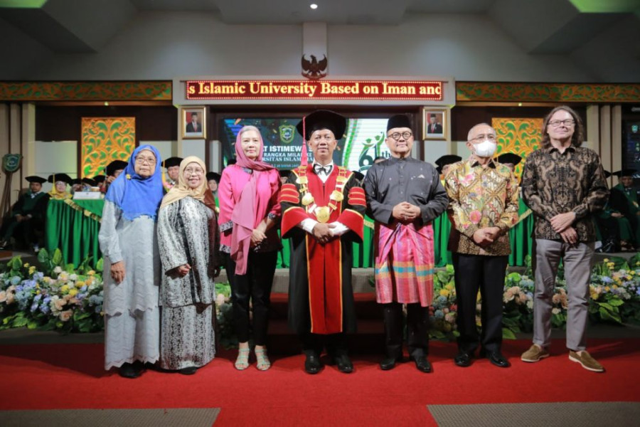 Sempena Milad ke-61 UIR, Rektor Berikan Penghargaan Kepada Kontributor