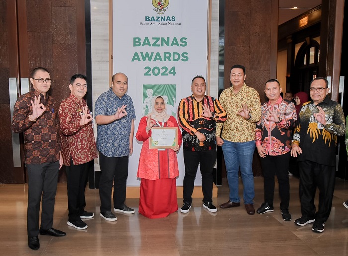 Bupati Bengkalis Terima Penghargaan Baznas Award