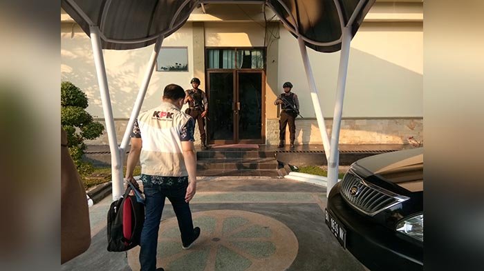 GAWAT...KPK Geledah Dua Ruangan di Gedung DPRD Bengkalis, Kasus Apa?