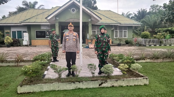 Perkokoh Soliditas dan Sinergitas TNI - Polri, Polsek dan Koramil 02 Tanah Putih Gelar Apel Bersama