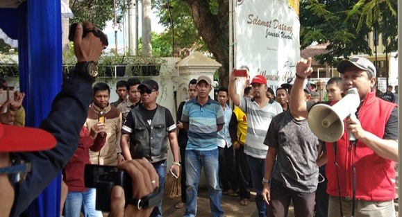 ANEH, Yang Tak Keluarkan Izin Kepolisian, Deklarasi Alumni 212 di Malang Dibubarkan Massa