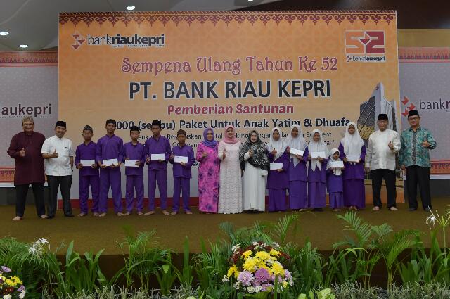 Sempena HUT 52 Bank Riau Kepri Berikan Santunan Kepada 1115 Anak Yatim