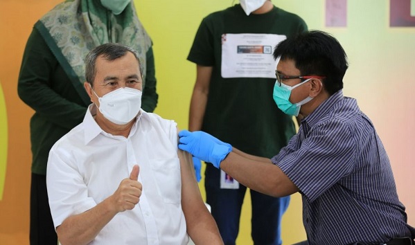 Berbagi Cerita Setelah Disuntik Booster, Syamsuar: Biasa, Aman-aman Saja...