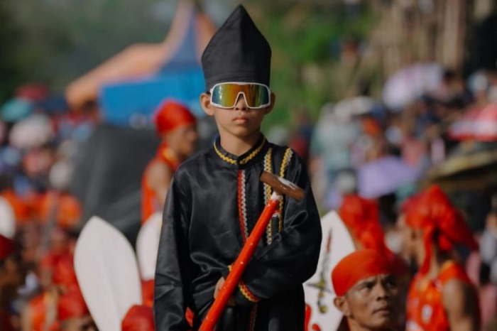 Rayyan Arkan Dikha: Bocah Viral di Pacu Jalur Kuansing yang Kini Memukau Dunia...
