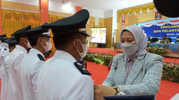 Bupati Inhu Lantik 18 Kepala Desa, Ini Pesannya...