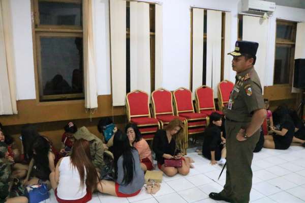 TAK HABIS-HABIS...Lagi, Satpol PP Angkut Puluhan Wanita Cantik dan Seksi dari Hotel dan Tempat Hiburan di Pekanbaru