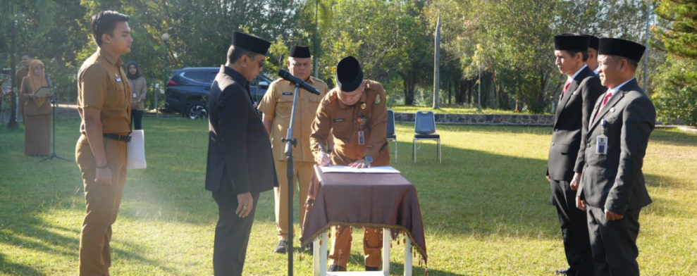 Pemkab Kuansing Rotasi Jabatan, Dua Pejabat Administrator Resmi Dilantik