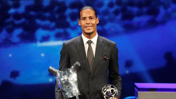Selamat! Virgil Van Dijk Pemain Terbaik Eropa 2018/2019