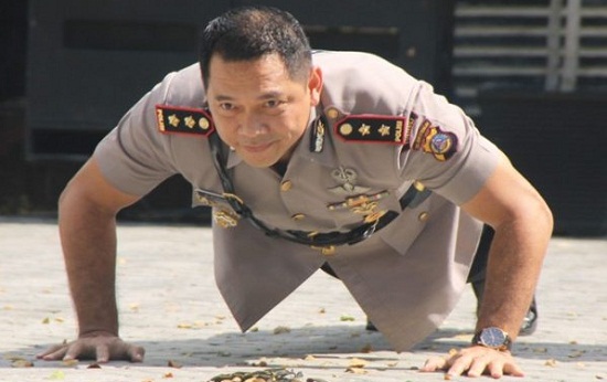 Minta Maaf pada Bawahan,  Kapolres AKBP Christ Reinhard Pusung Push Up 10 Kali