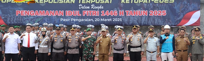 Wakil Bupati dan Waka Polres Rohul Pimpin Apel Gelar Pasukan Operasi Ketupat 2025