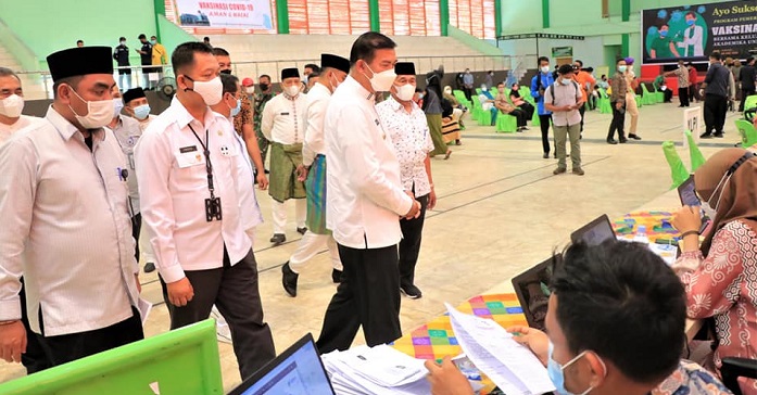Wali Kota Tinjau Vaksinasi Massal di UIR