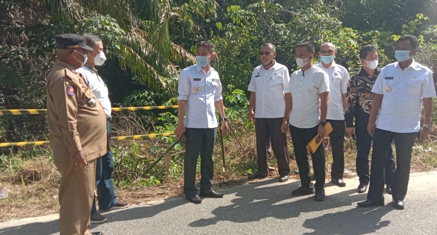 Pertama Hari Kerja, Bupati Dan Wakil Bupati Rohil Tinjau Longsor di Sedinginan