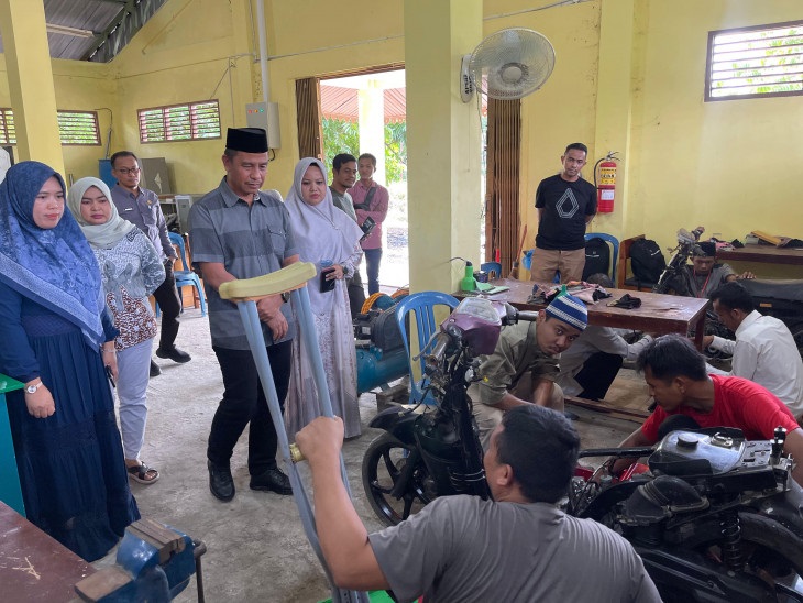 Keharuan  Peserta Pelatihan Difabel  Dikunjungi Bupati Kampar