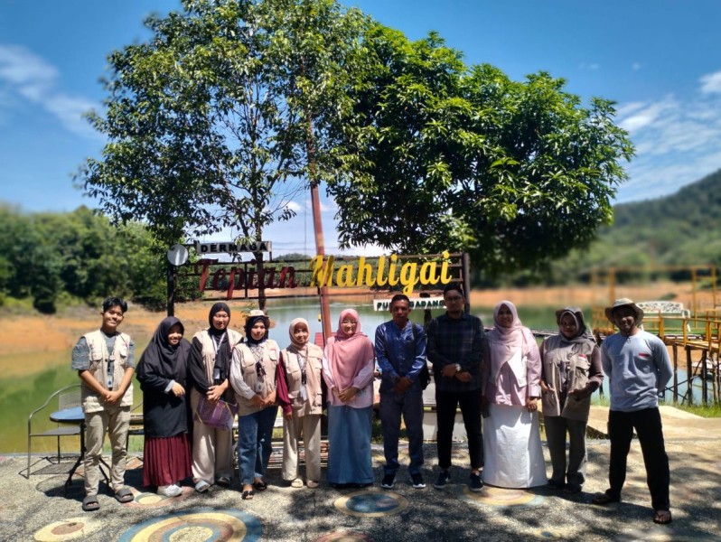 Tim PKM PMM UIR Kembangkan Ekonomi Kreatif Terpadu di Wisata Tepian Mahligai Berbasis LICTS