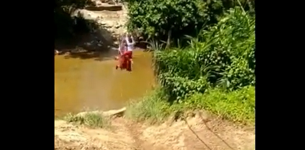 Videonya Viral, Bupati Kampar Tinjau Lokasi Murid SD ke Sekolah Menyeberangi Sungai Pakai Keranjang Terbang