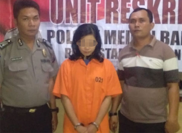 Beraksi untuk Ketiga Kali, Ibu Cantik Ini Terekam CCTV Mencuri HP Jamaah Masjid 