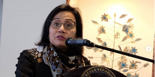 Batuk-batuk, Sri Mulyani 'Ogah' Jabat Tangan Staf, ''Maaf Ya, Harusnya Kalau Saya Batuk Tak Boleh Ada di Ruangan Seperti Ini''