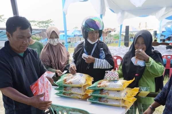 Warga Palas Antusias Berbelanja  Kebutuhan Pokok di Lokasi Gerakan Pangan Murah Rumbai Expo