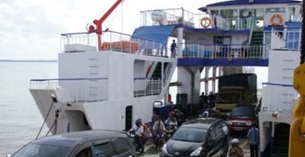 Dishub Riau Tak Izinkan Kendaraan Tonase 8 Ton Lebih Gunakan RoRo Tanjung Kapal - Dumai