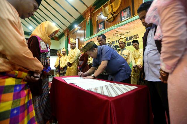 Bupati Irwan Lantik Pengurus Ikatan Pelajar Riau Jogjakarta Komisariat Kabupaten Kepulauan Meranti
