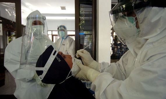 Pemerintah Buka Peluang Turunkan Biaya Tes Swab