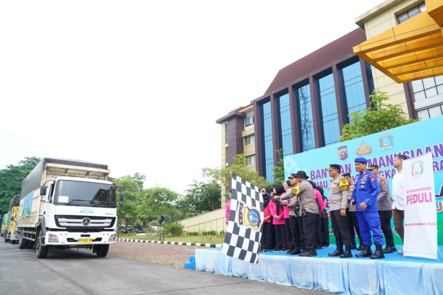 Polda Riau Kirim Bantuan Kemanusiaan Lima Truk untuk Korban Bencana di Tiga Provinsi