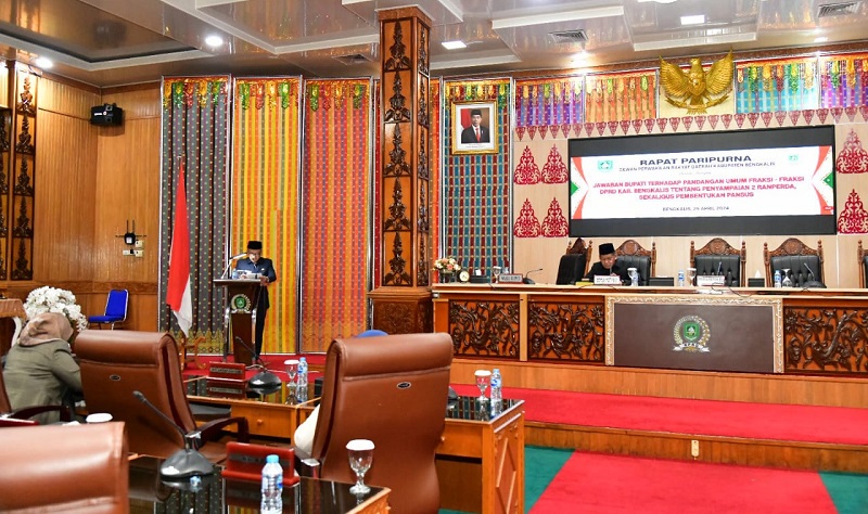Bupati Bengkalis Jawab Pandang Umum Fraksi tentang Dua Ranperda
