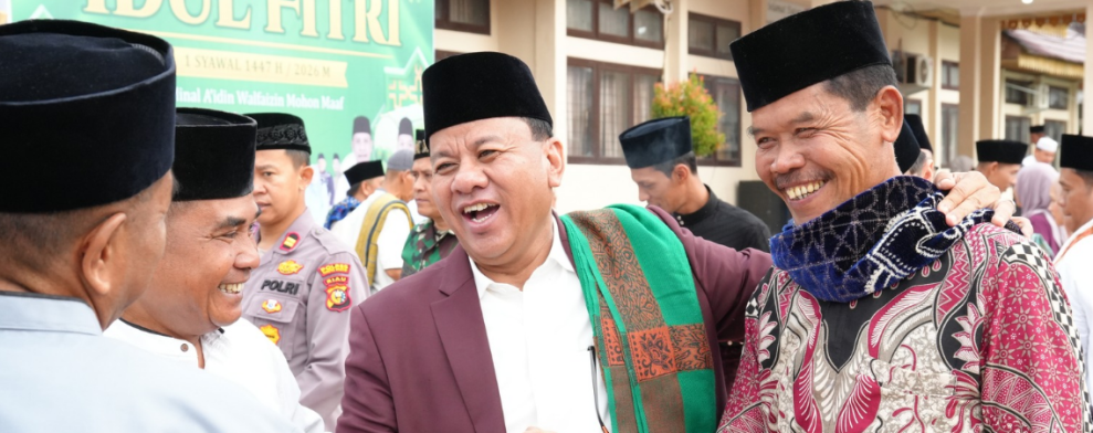 Bupati Kuansing Shalat Idul Fitri 1447 H di Kuantan Hilir, Ajak Perkuat Kepedulian Sosial