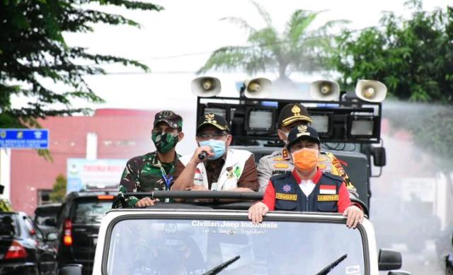 Didampingi Bupati Kampar, Gubernur Riau Pimpin Apel Pelaksanaan Penyemprotan Desinfektan Serentak