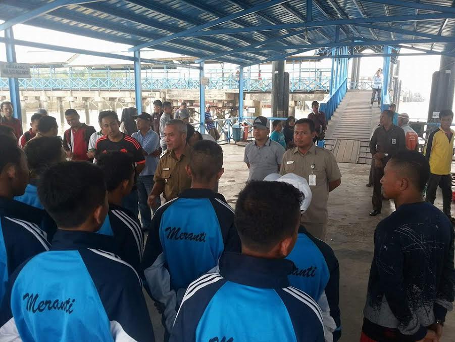 Said Hasyim Lepas Atlet Sepakbola Meranti U-17 Ikuti Turnamen Piala Suratin Cup di Pekanbaru