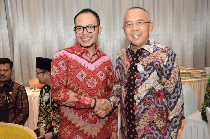 TAHNIAH... Gubri Terima Penghargaan Pembina K3 dari Menakertrans
