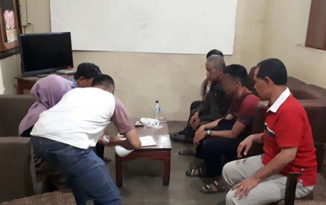 ASTAGHFIRULLAH...Begitu Pintu Toilet Masjid Didobrak, Warga Pergoki Sejoli Setengah Telanjang