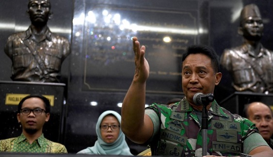 TEGAS, KASAD Copot Dandim Kendari lalu Ditahan Karena Istri Komentar Nyinyir Soal Penusukan Wiranto.