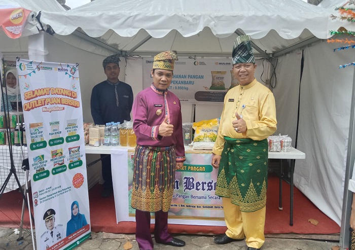 Pj Wali Kota Pekanbaru Tinjau Stand Bazar Pangan Disketapang di Arena MTQ Ke-55 di Bukit Barisan